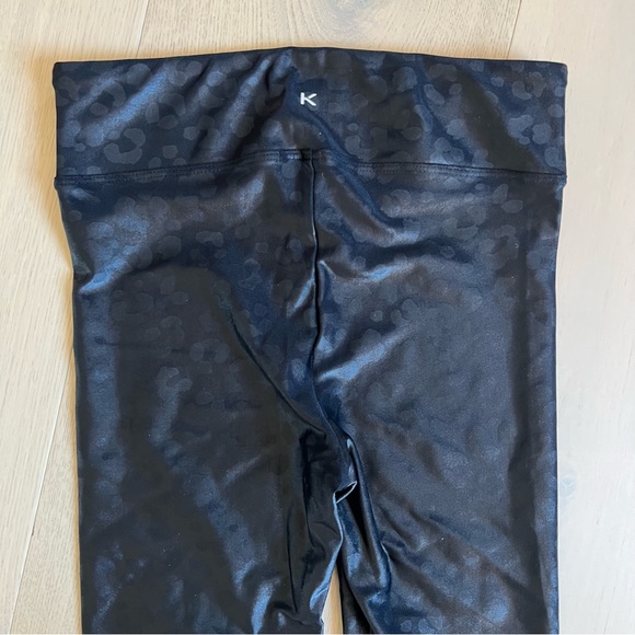 Lustrous High Rise Infinity Legging - Picture 7 of 12